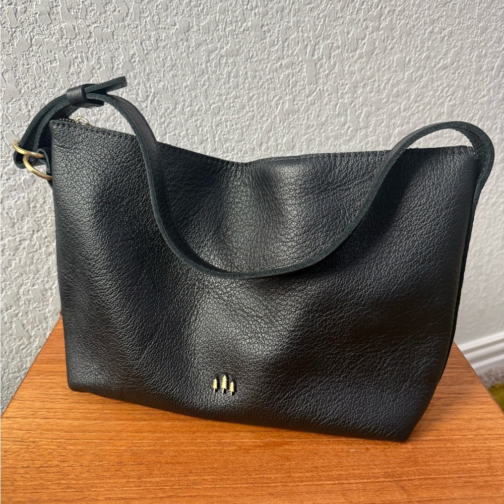 *SOLD* EEUC Portland Leather Goods Slouchy Shoulder Bag in Pebbled Black, size L